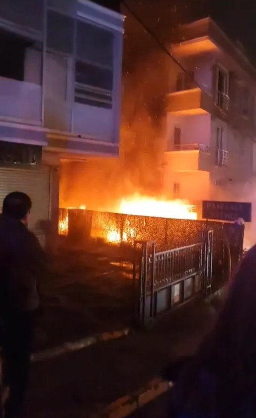 Ümraniye'de iş yerinde yangın!